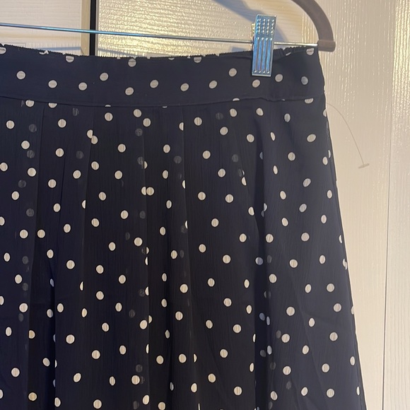 NWOT Old Navy skirt in navy blue with white polka dots size small - Picture 4 of 10
